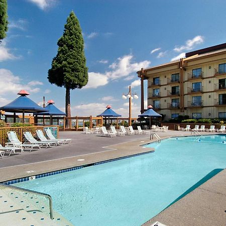 Holiday Inn Portland - Columbia Riverfront By Ihg Exterior photo