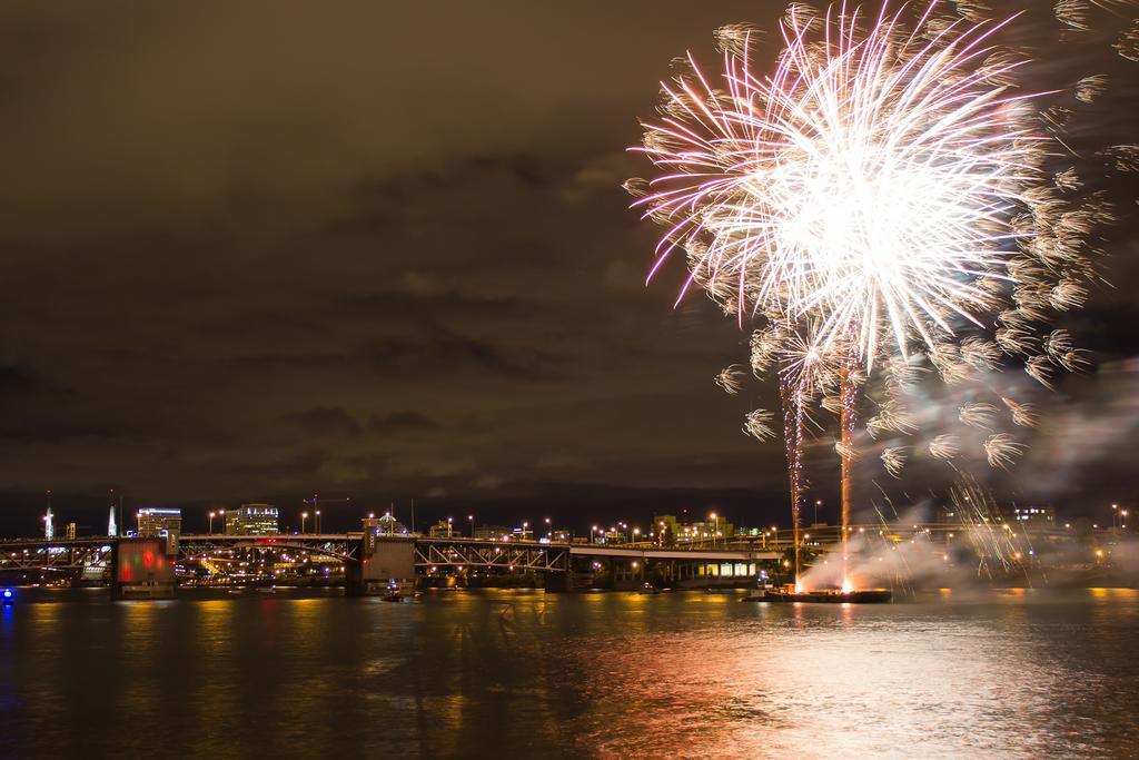 Holiday Inn Portland - Columbia Riverfront By Ihg Exterior photo