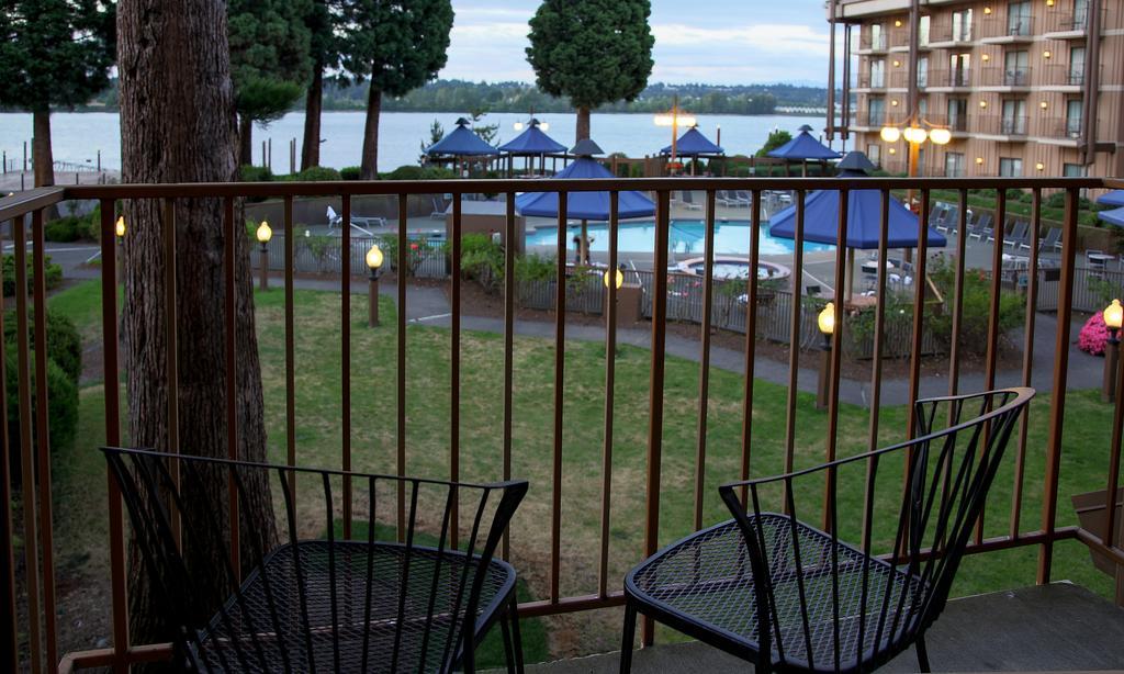 Holiday Inn Portland - Columbia Riverfront By Ihg Exterior photo