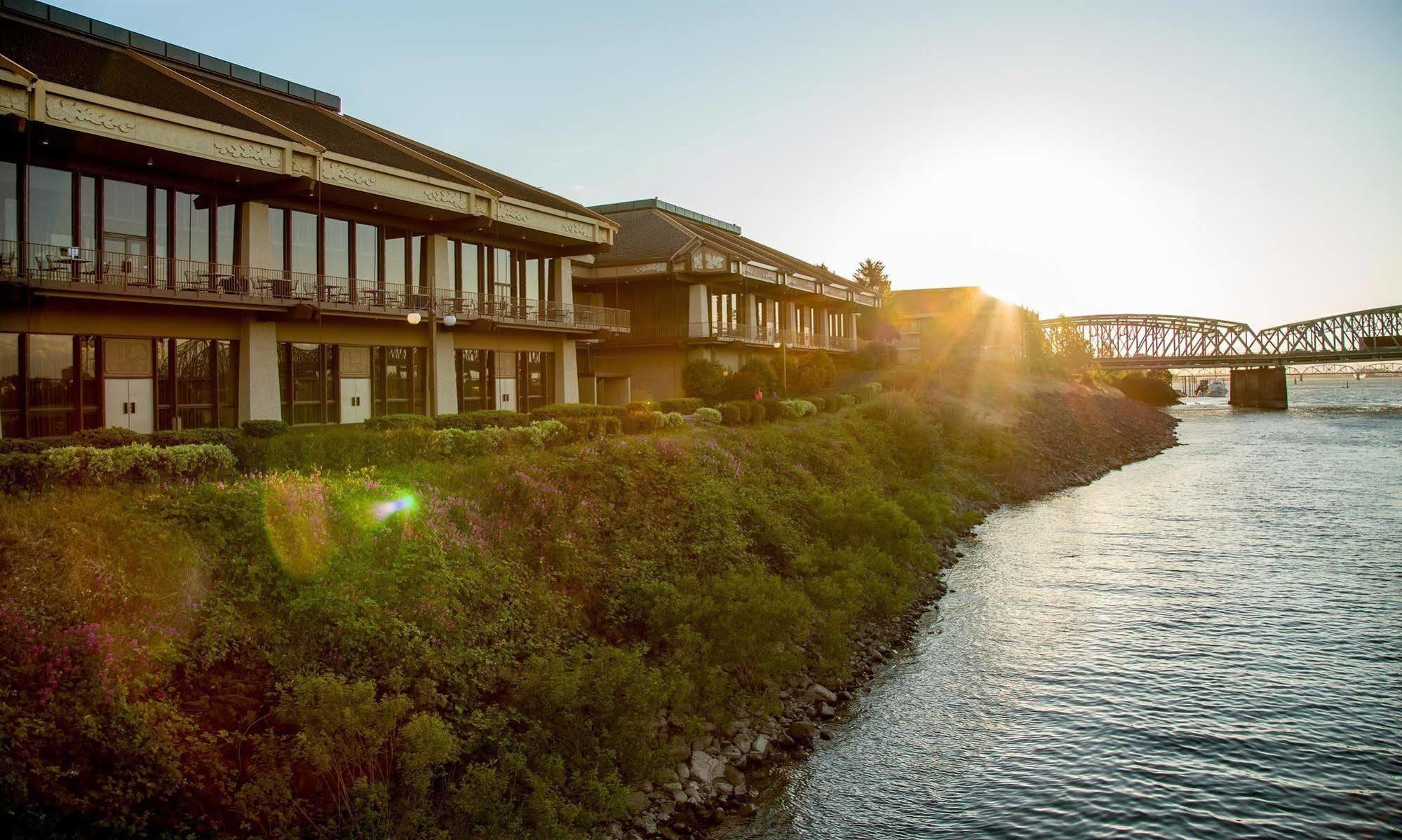 Holiday Inn Portland - Columbia Riverfront By Ihg Exterior photo